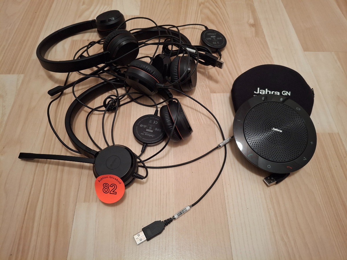 Jabra mødetelefon og tre Jabra headset