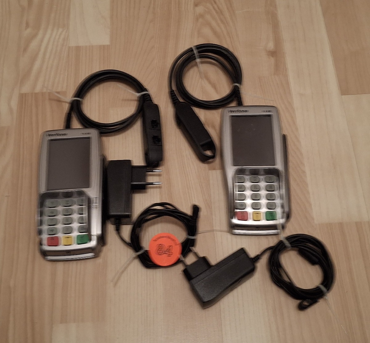 To betalingsterminaler model Verifone VX820