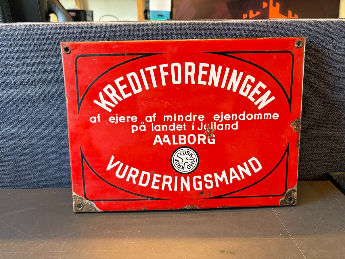 Ældre emaljeskilt – Kreditforeningen af Ejere af Mindre Ejendomme i Jylland, Aalborg