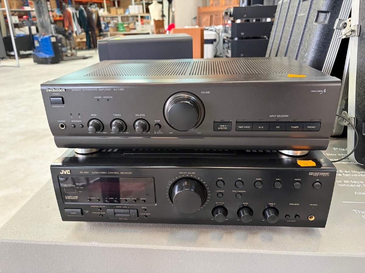 2 forstærkere – Technics SU-V300 og JVC RX-416V stereo-/surroundreceiver