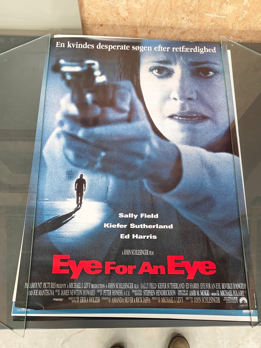 Filmplakater fra tidligere videobutik