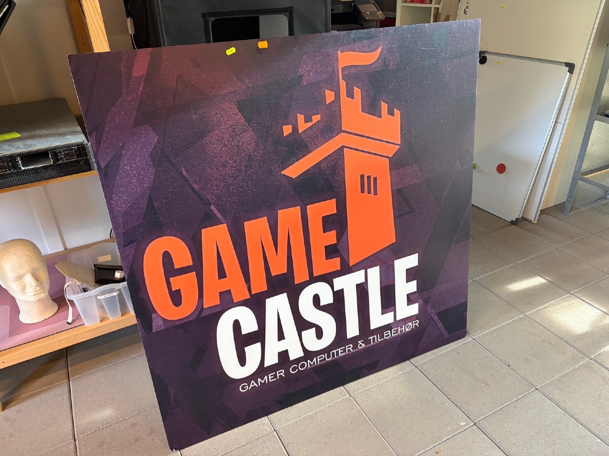 Stort Game Castle reklameskilt – 120 x 120 cm