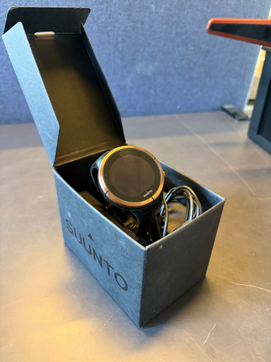 Suunto Spartan Ultra GPS-sportsur – med oplader og original æske