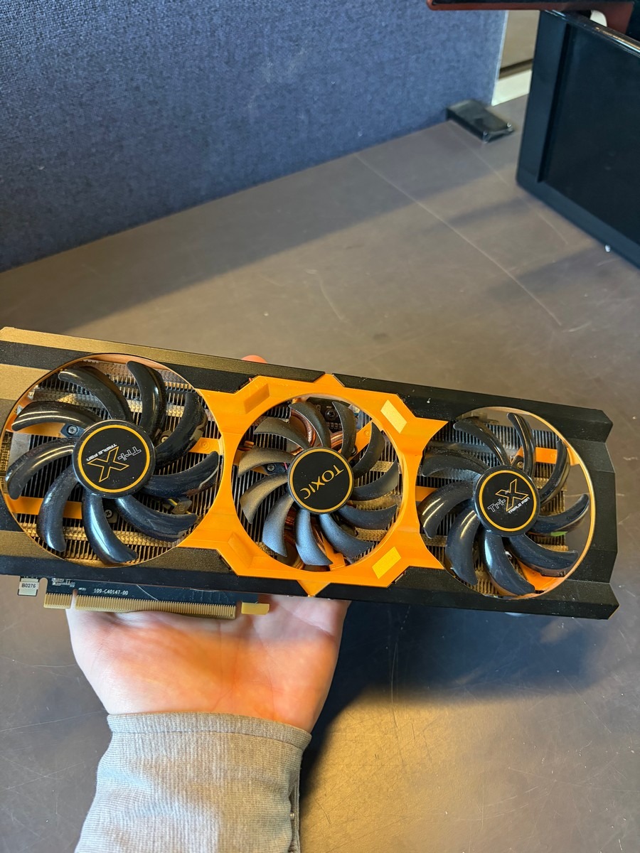 Sapphire TOXIC R9 270X grafikkort – 2 GB GDDR5, Triple-X køling