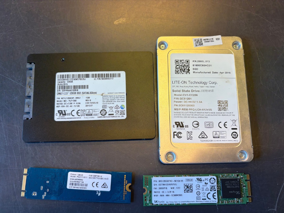 Parti med 4 SSD-harddiske – Samsung, Lite-On, Phison og SK Hynix – 128-256 GB