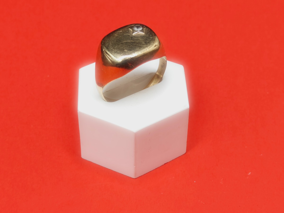 14 karat guldring. 