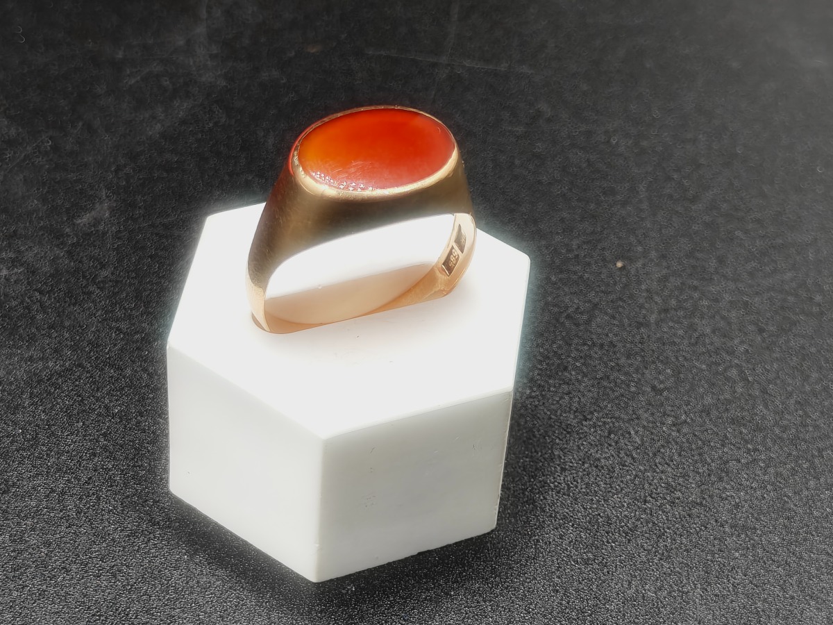 14 karat guldring. 