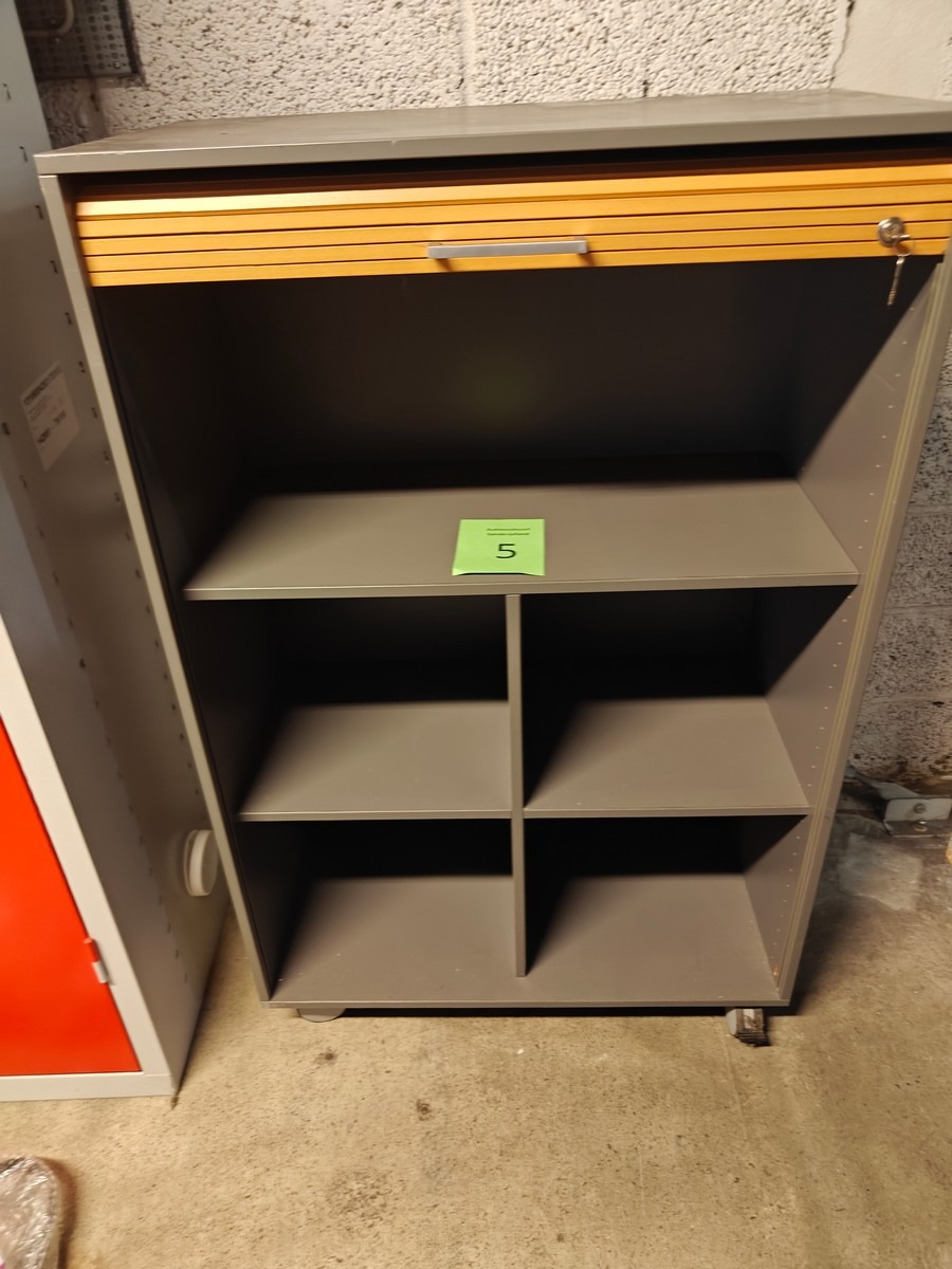 kontorskab på hjul med jalousilåge af træ
