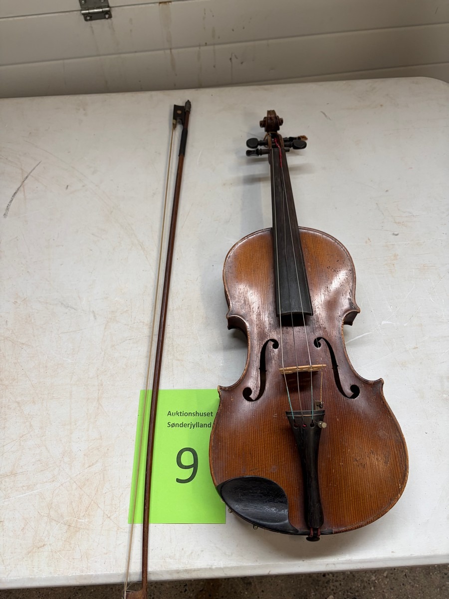 Ældre violin med bue – brugt stand