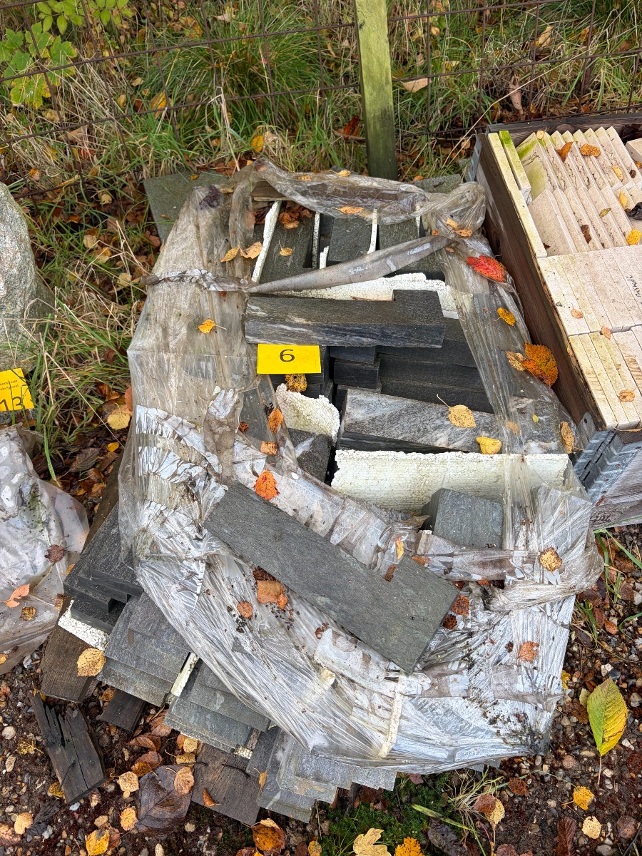 L-formede fliser af skifer