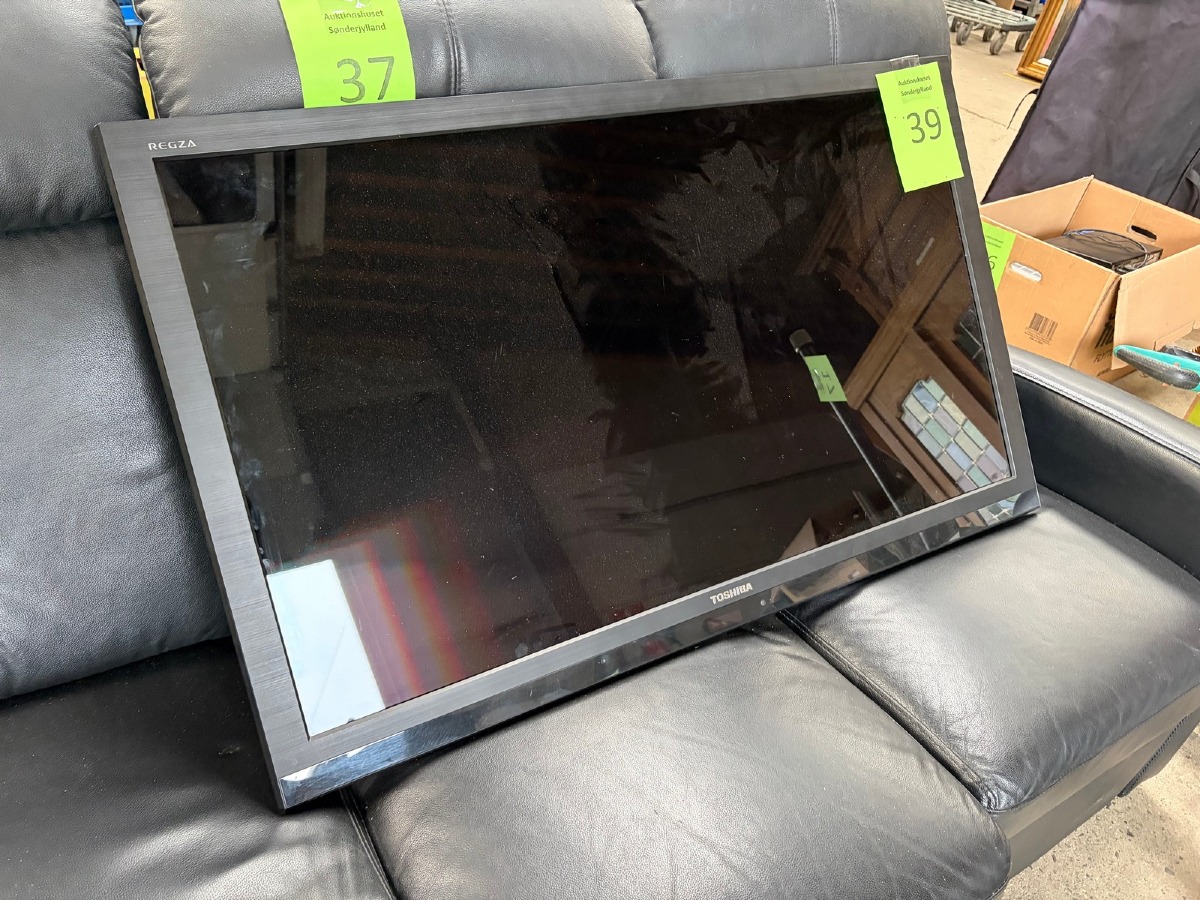 Toshiba REGZA 42” LCD-TV – model 42WL863 – med fjernbetjening og strømkabel