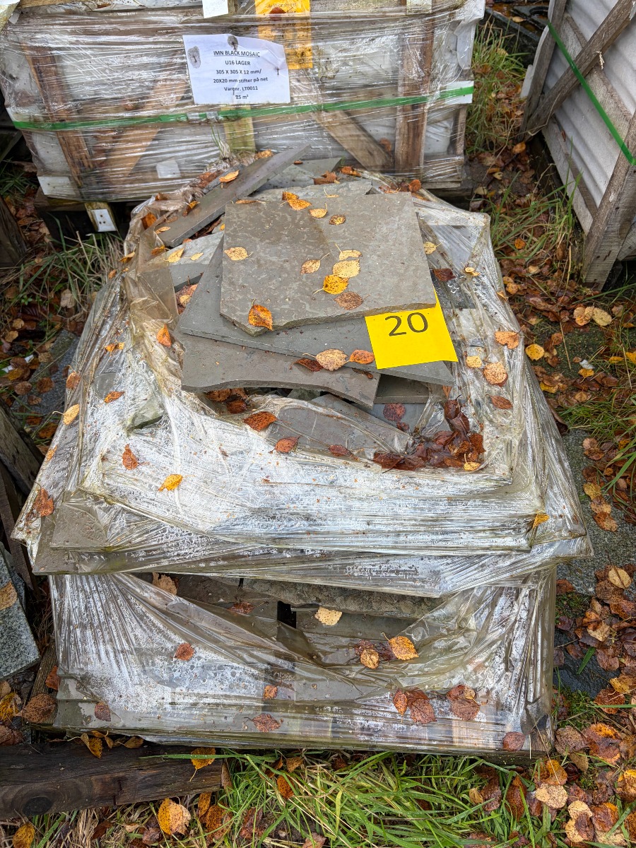 Palle med grå fliser af natursten