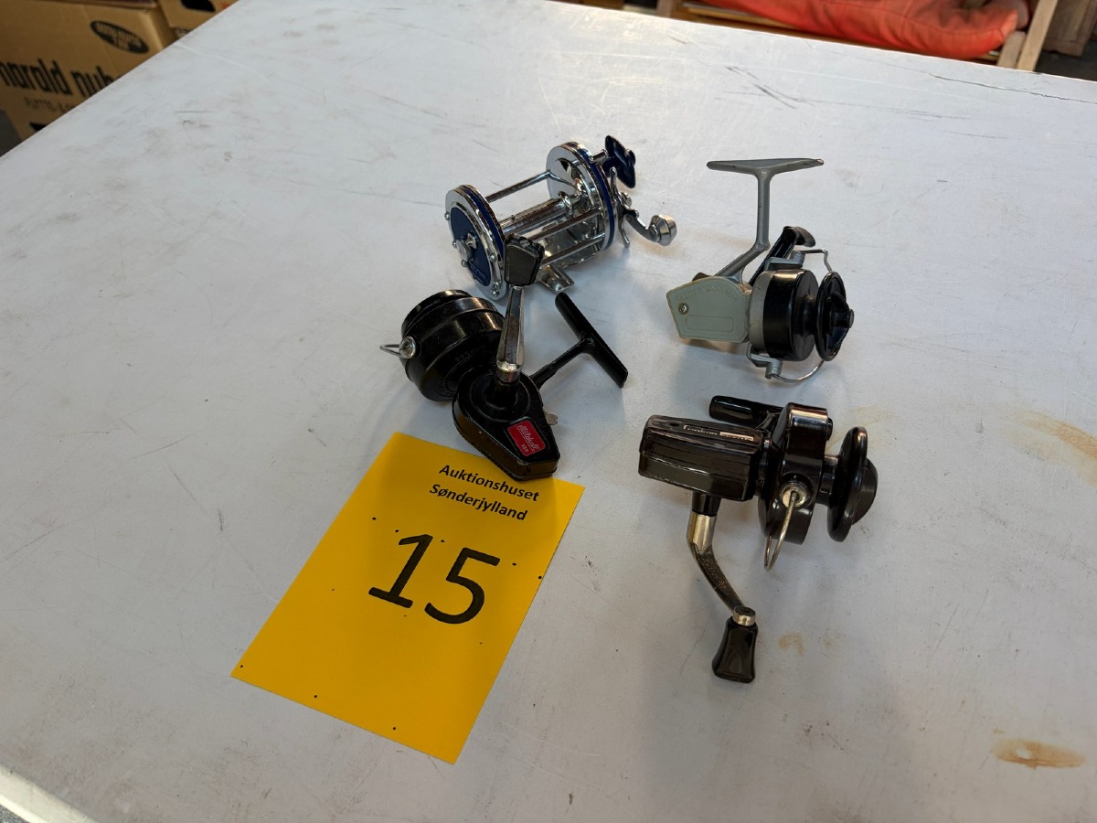 Parti på 4 ældre fiskehjul – bl.a. Daiwa 7270A, Dolphin 612 og Mitchell 320