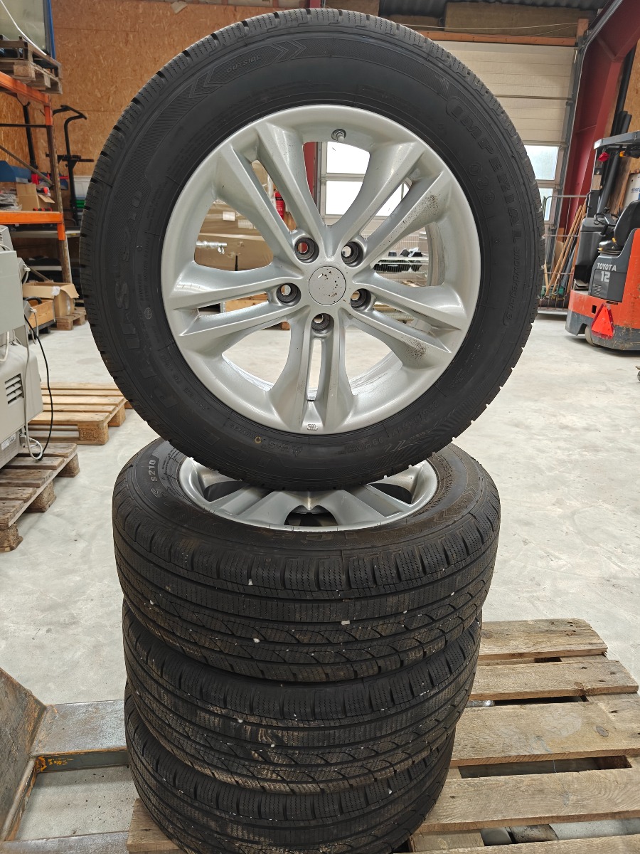 Alu fælge med næsten nye vinterdæk 225/60R17