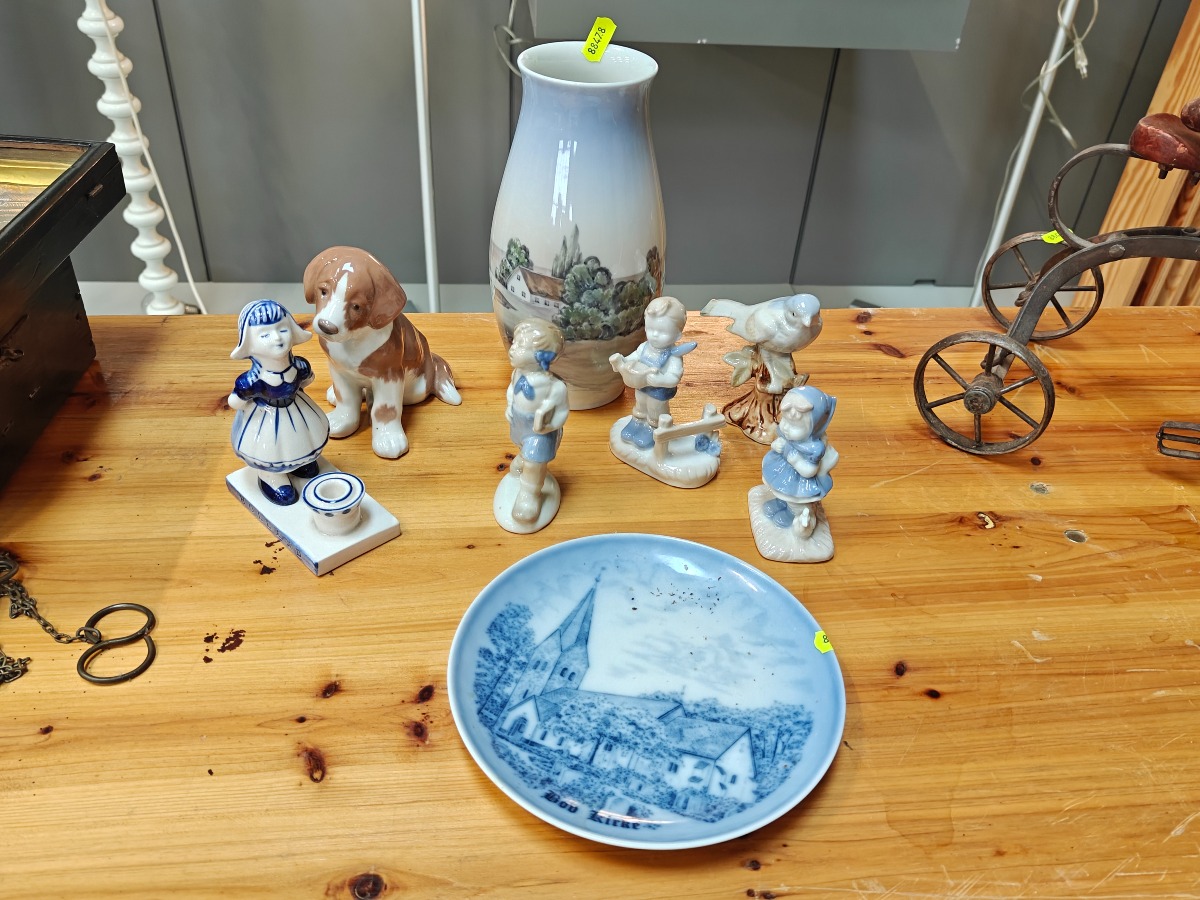 B&G figur og vase samt tyske figurer