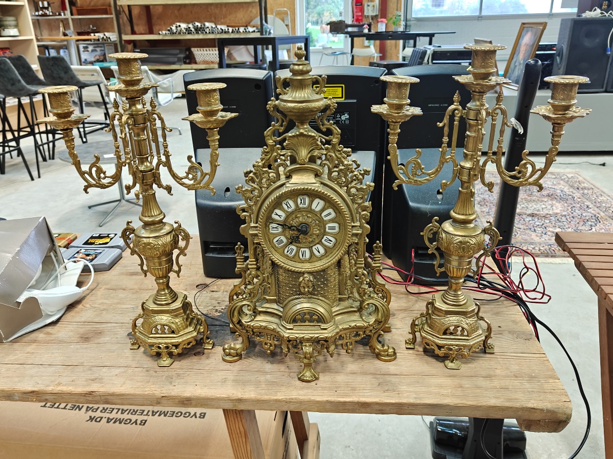 Kaminur med garniture