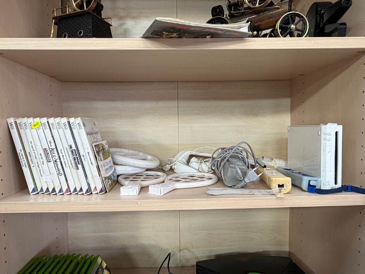 Nintendo Wii konsol med 2 controllere, diverse tilbehør og spil – bl.a. Zelda, Mario Kart og Wii Sports