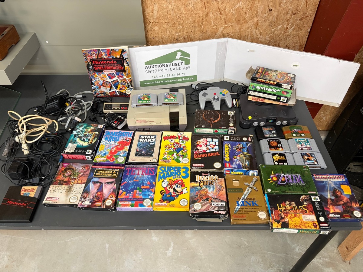 Stort Nintendo retrospil-lot – NES og Nintendo 64 konsoller, spil, controllere og tilbehør – bl.a. Zelda, Super Mario og Castlevania