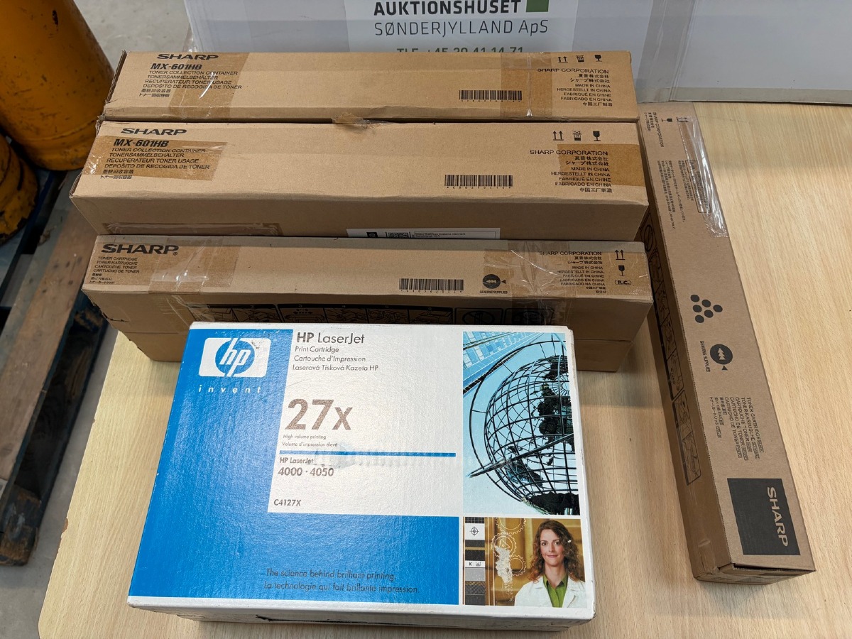 Parti printertoner og toneropsamlere fra Sharp samt HP LaserJet 27X – 5 stk.