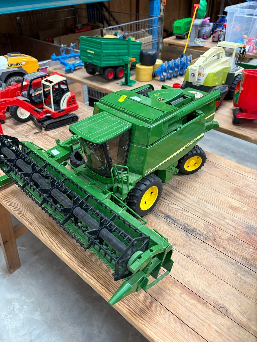 John Deere T670i mejetærsker med skærebord, transportvogn og ekstra hjul