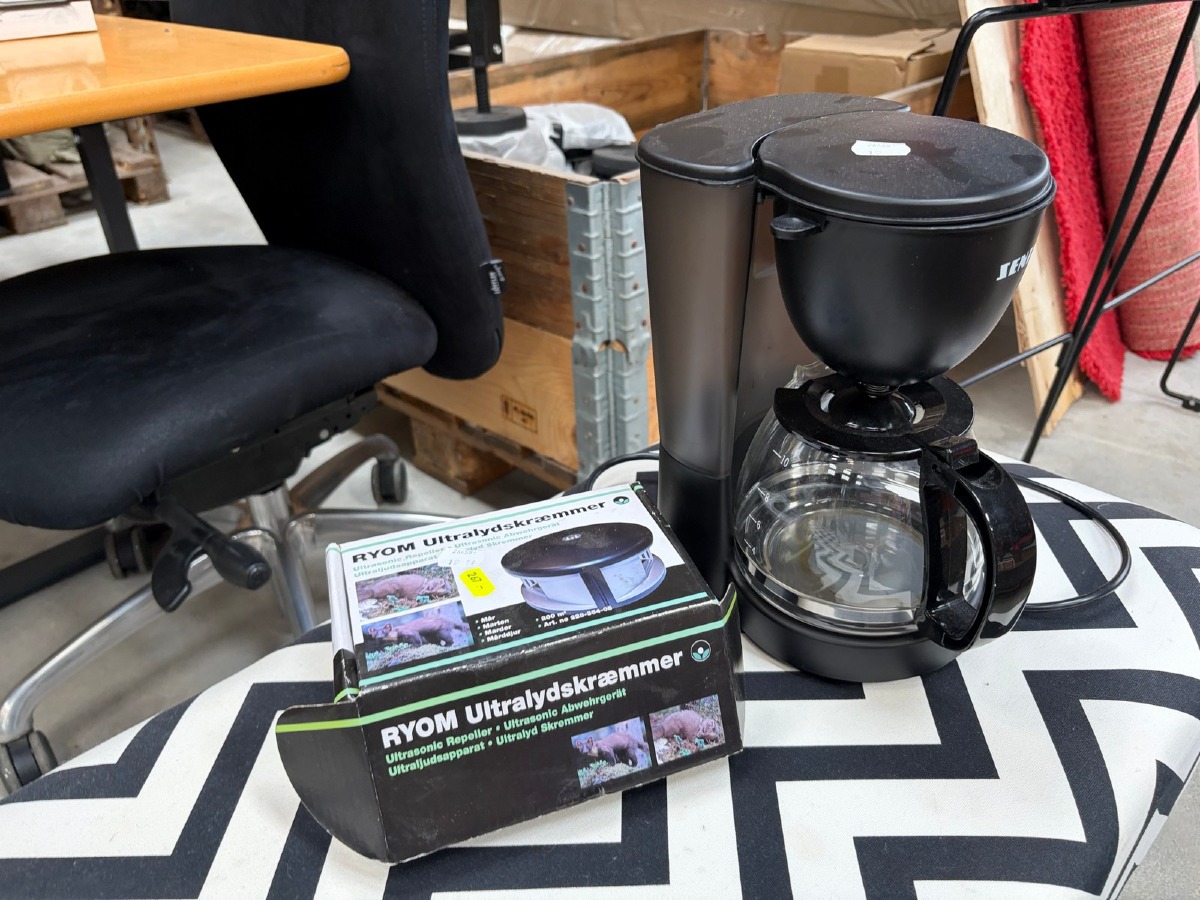 RYOM ultralydsskræmmer mod mår – fremstår ubrugt samt Jensen kaffemaskine med glaskande