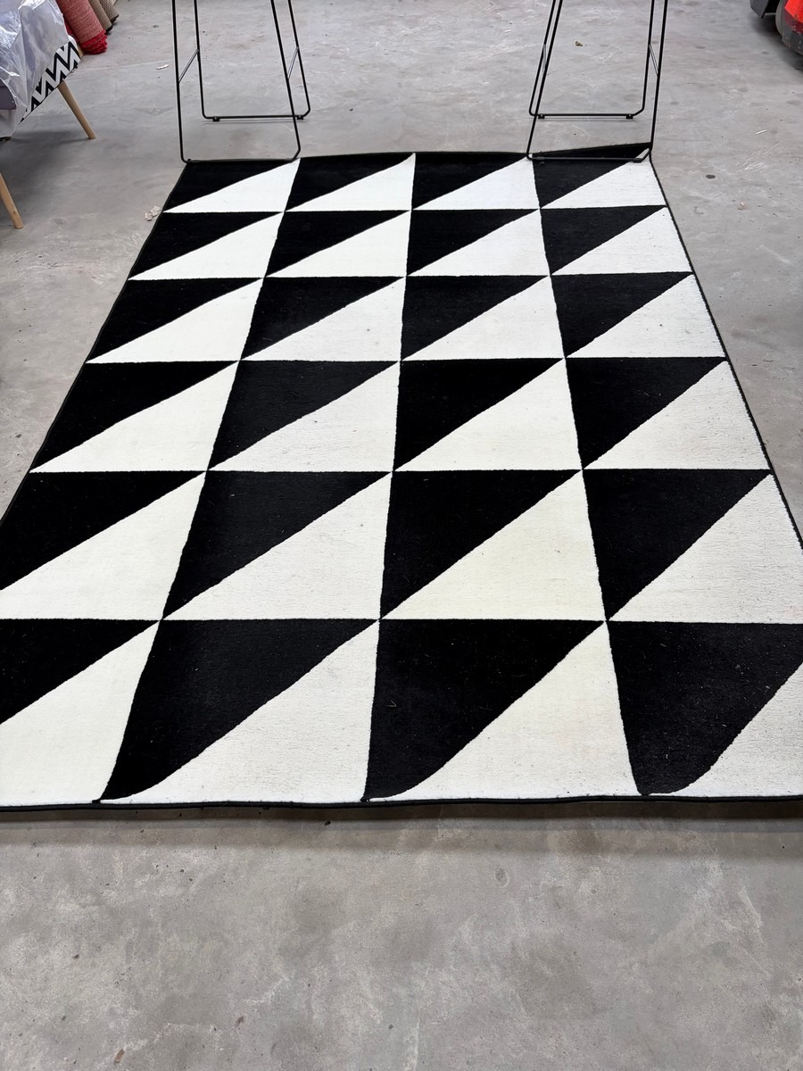 Stort Ikea sort-hvidt tæppe - 200 x 300 cm