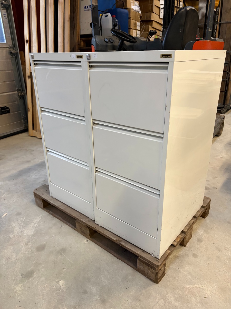 2 Pendaflex hængemappeskabe i metal med 3 skuffer – 63 x 49 x 103 cm pr. stk.