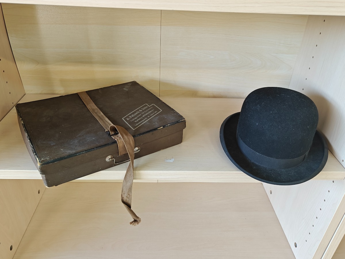 Chapeau Claque og bowler-hat