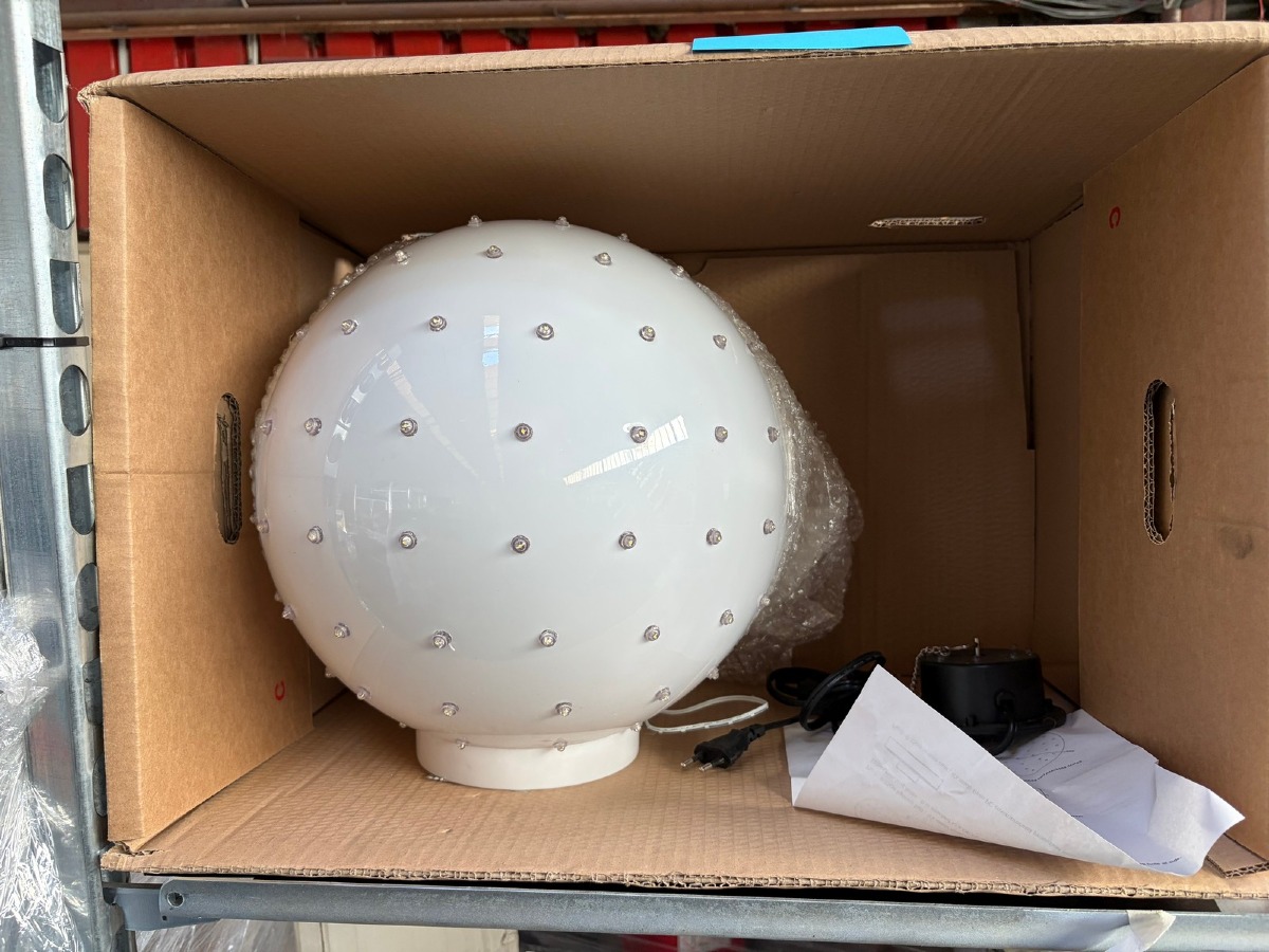 Kugleformet LED-lampe Ø35 cm – hvid, med ophæng og vejledning