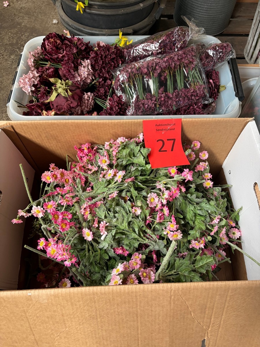 Parti kunstige blomster i rosa, lyserøde og bordeaux nuancer
